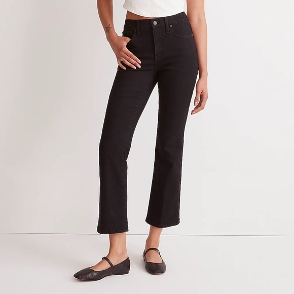 Madewell Denim - NWOT! Madewell Mid-Rise Kick Out Crop Jeans - Color: Black Rise Wash